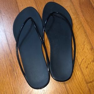 Ipamema black thin strap sandals